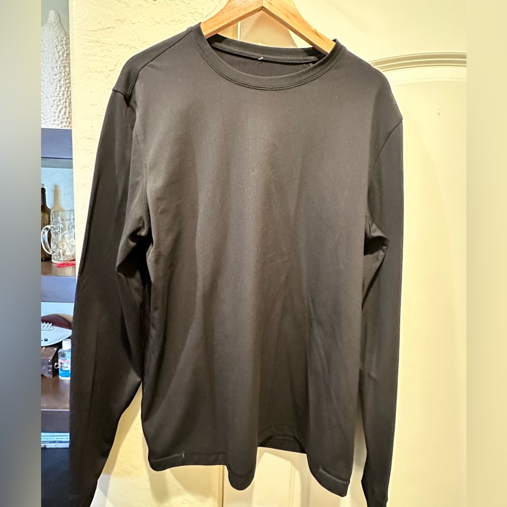 Black Lululemon sweater Size L. No marks or tears in great shape